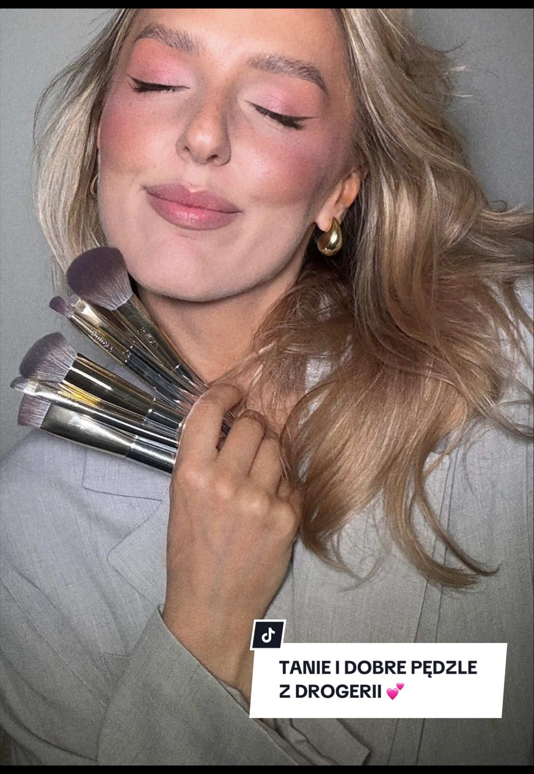 @dominika_makeup