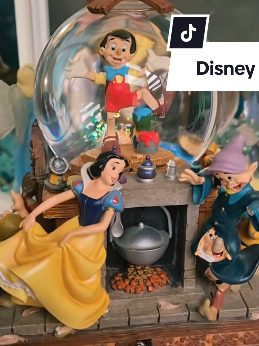 @Christin | Disney Collector