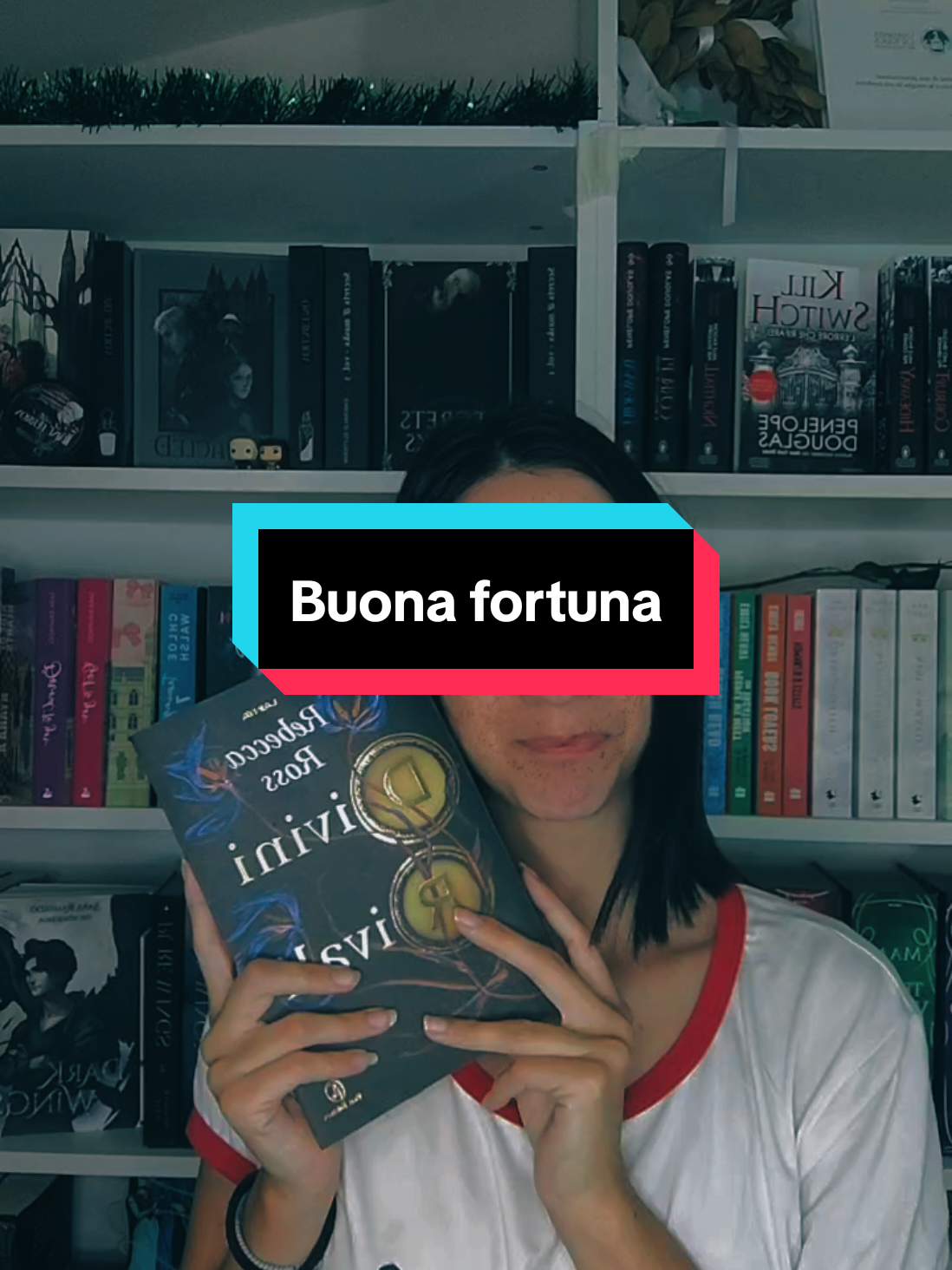 @_lacortedeilibri 🍸🐝