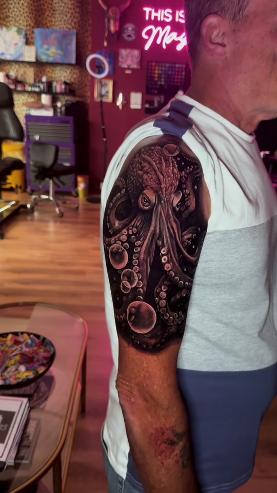 @Louise Tattoo Artist