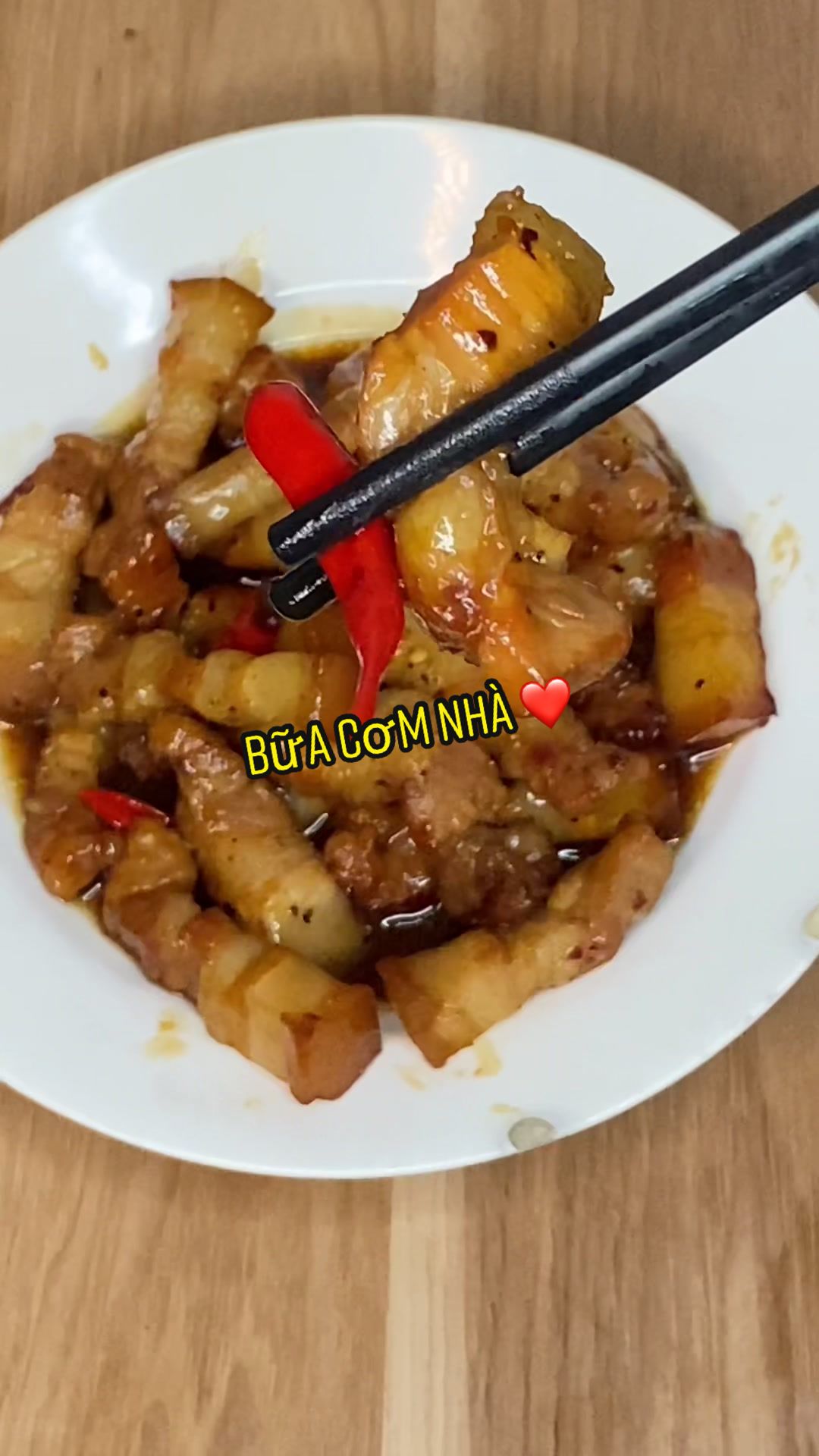 @T&uacute; N&egrave;ee 🍲🥢