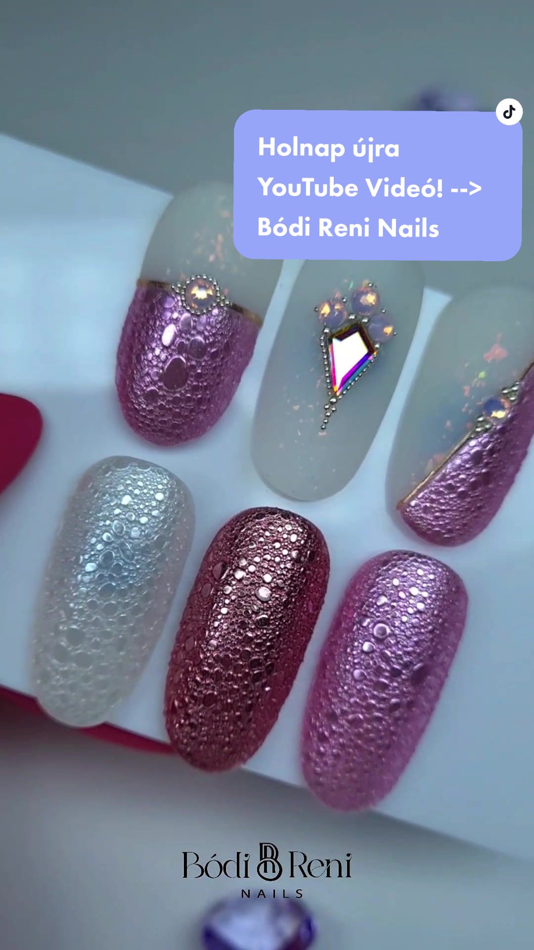 @B&oacute;di Reni Nails