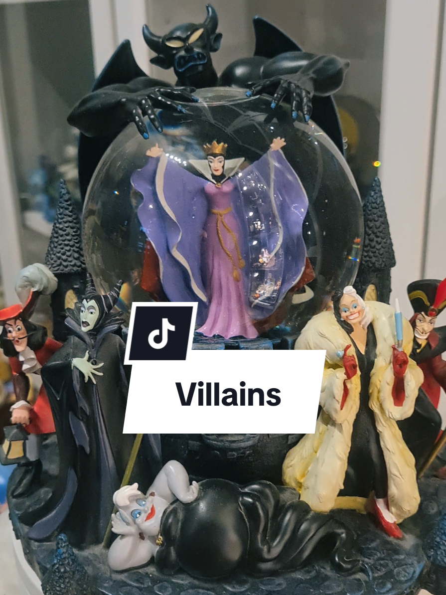 @Christin | Disney Collector