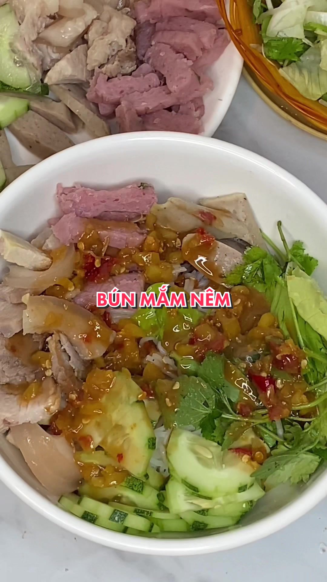 @T&uacute; N&egrave;ee 🍲🥢