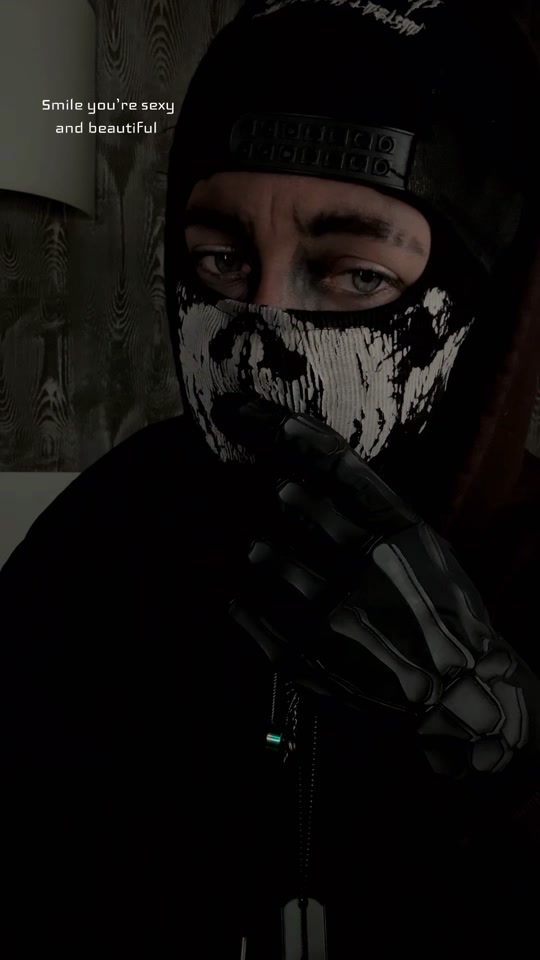 @Bl4cKSm0ke13