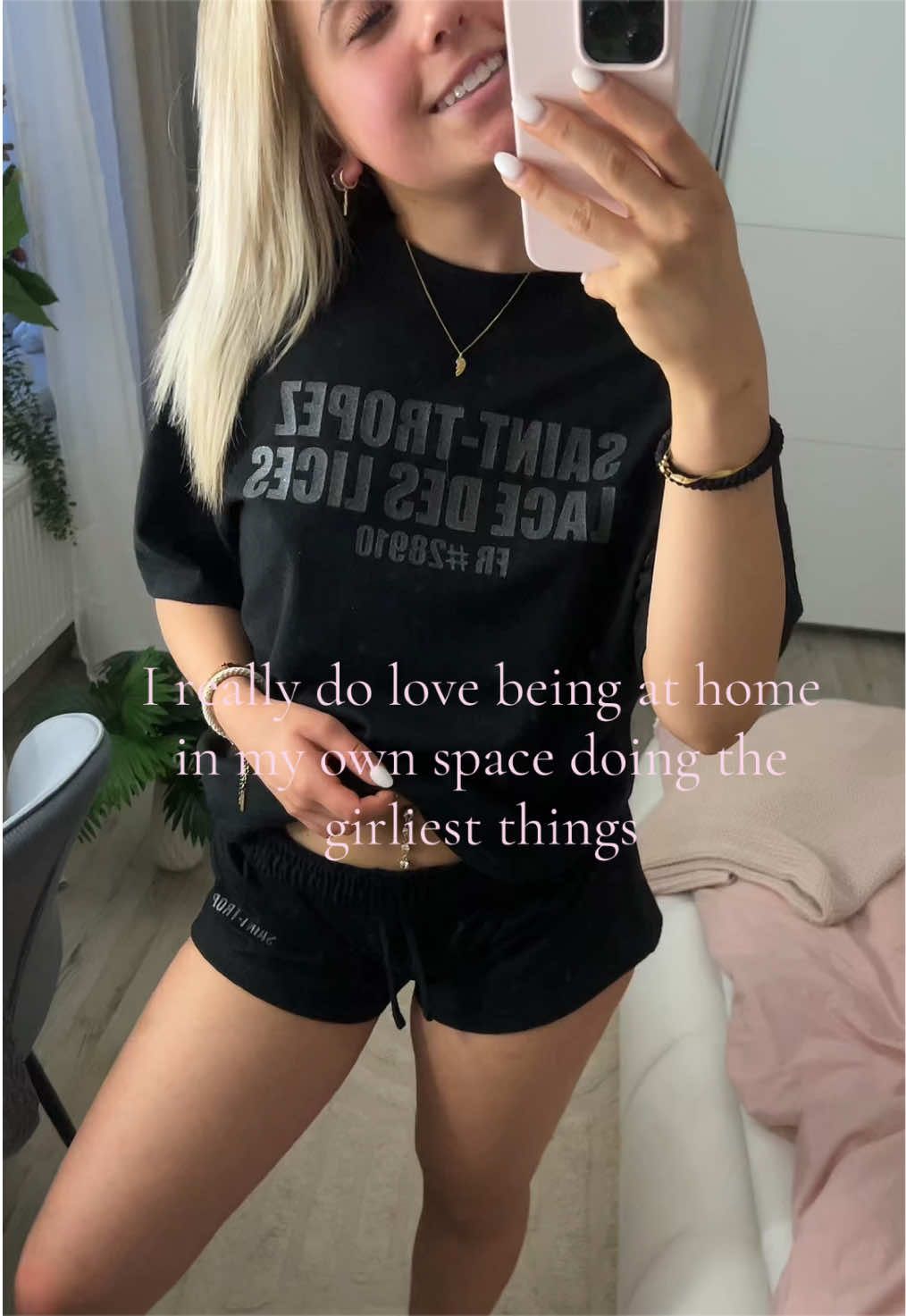 @𝐌 𝐈 𝐀  𝐋 𝐄 𝐍 𝐀