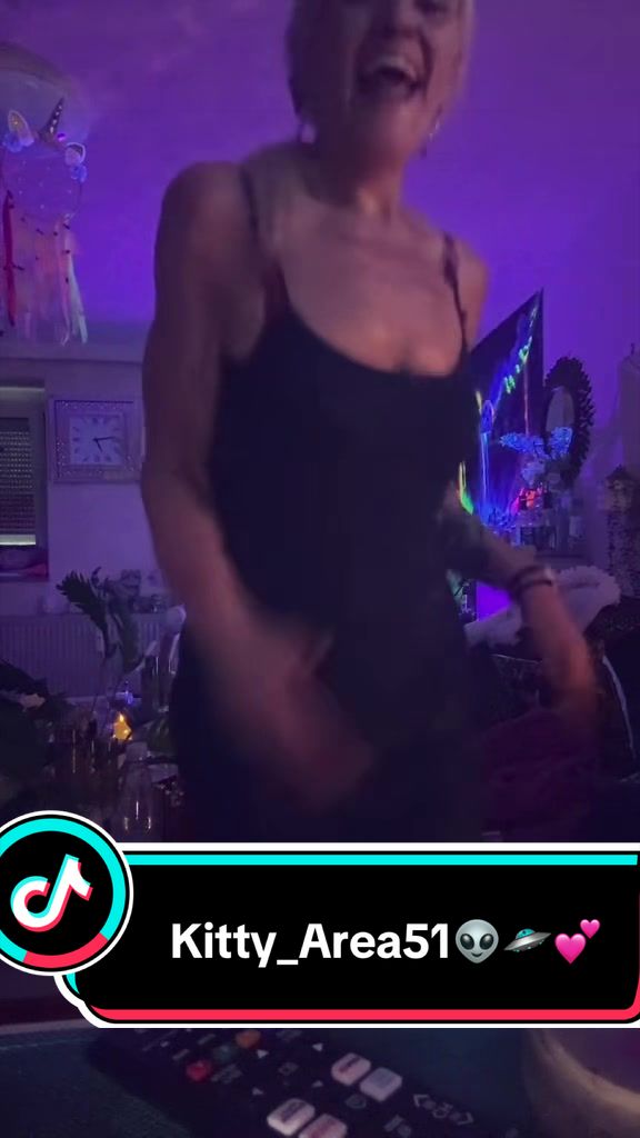 @Kitty_von_Mau^_^