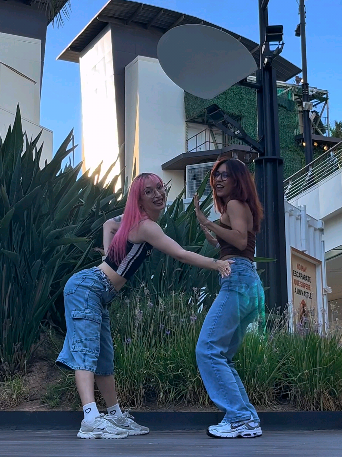 @M i a 🌪️🩷