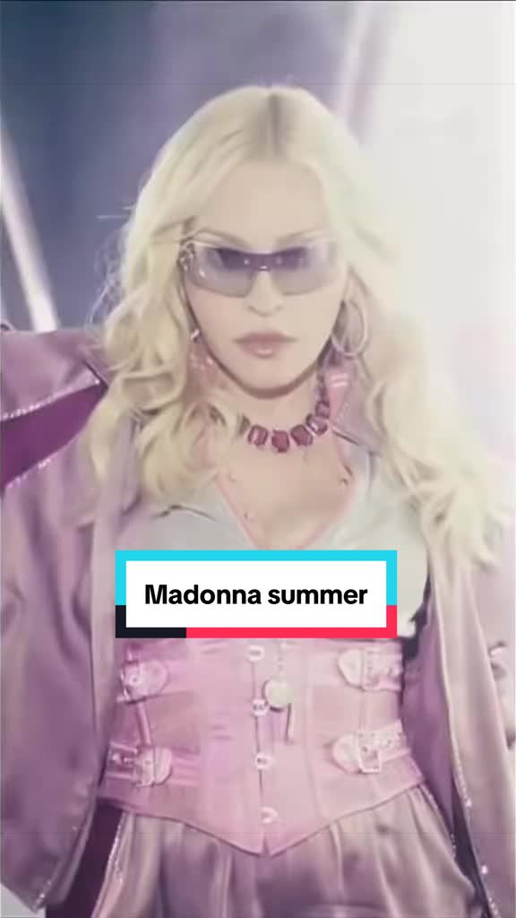 @Warner Music Poland