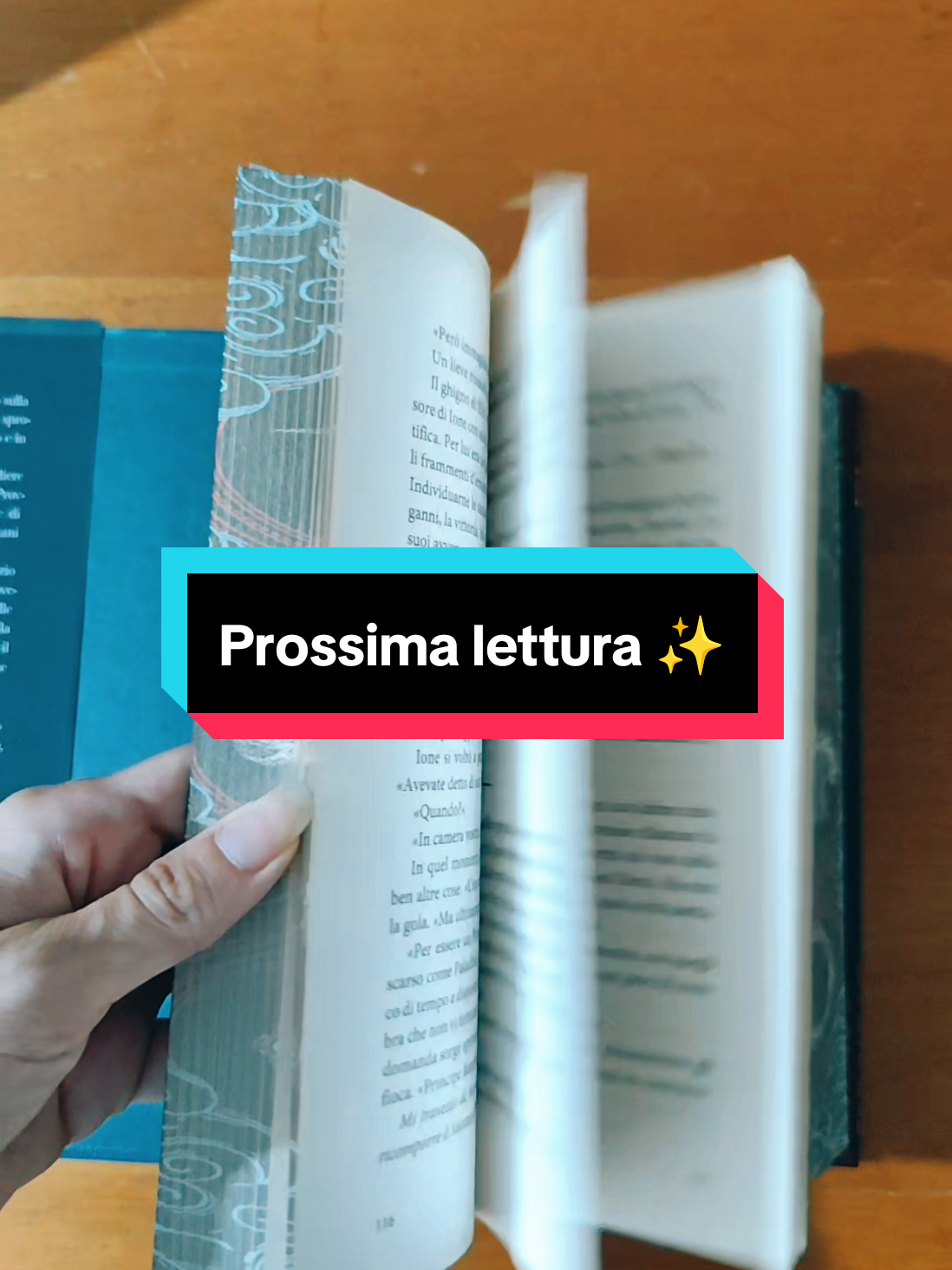 @_lacortedeilibri 🍸🐝