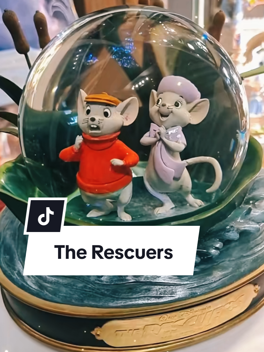 @Christin | Disney Collector