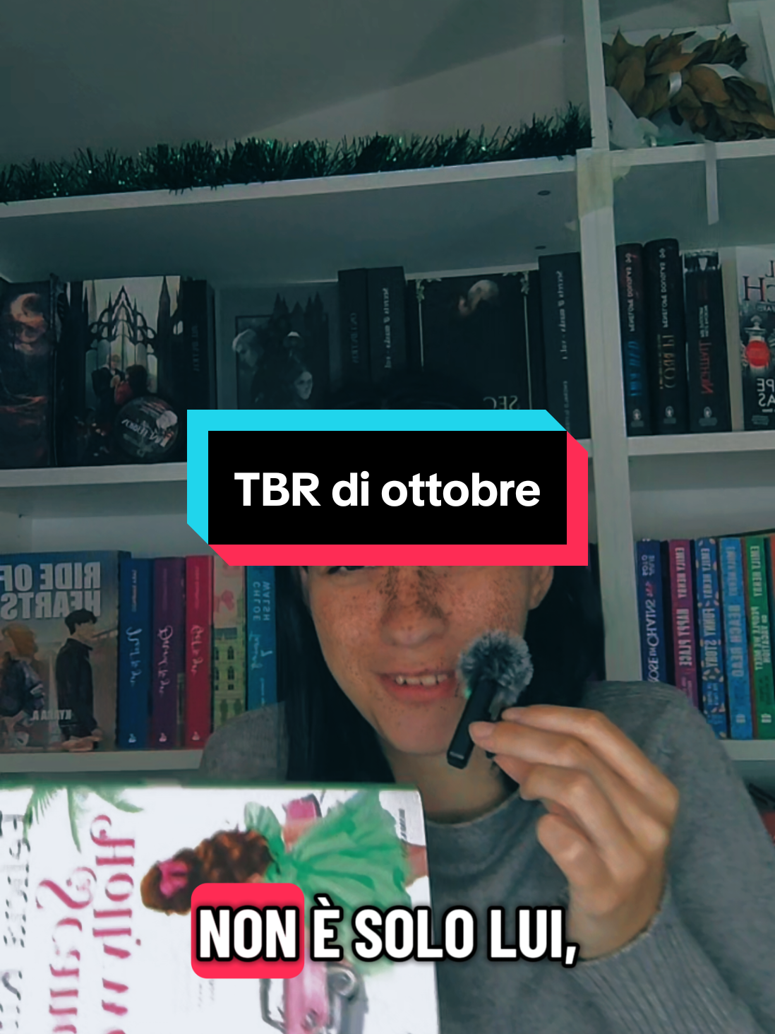 @_lacortedeilibri 🍸🐝