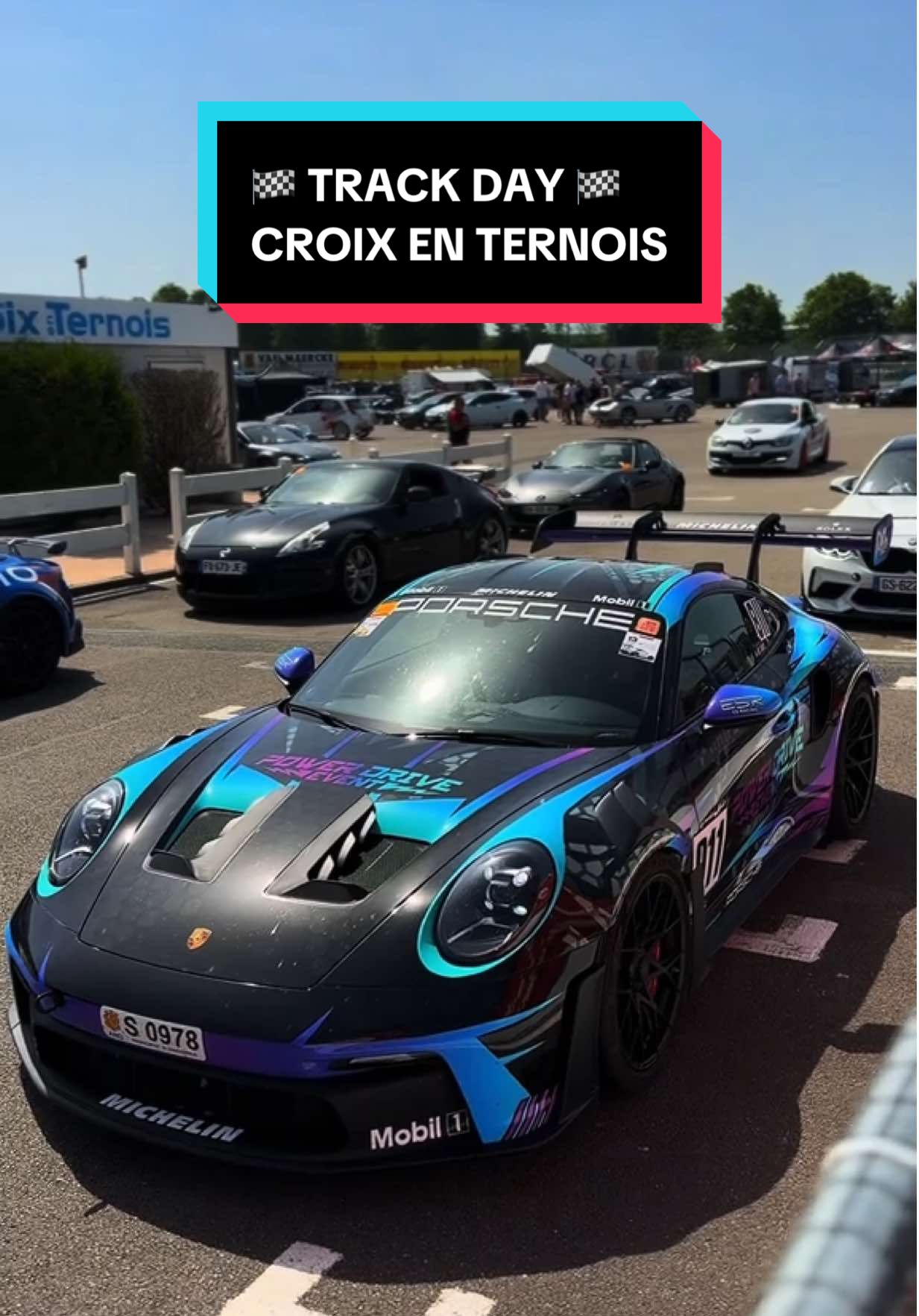 @HôtesseEnPiste