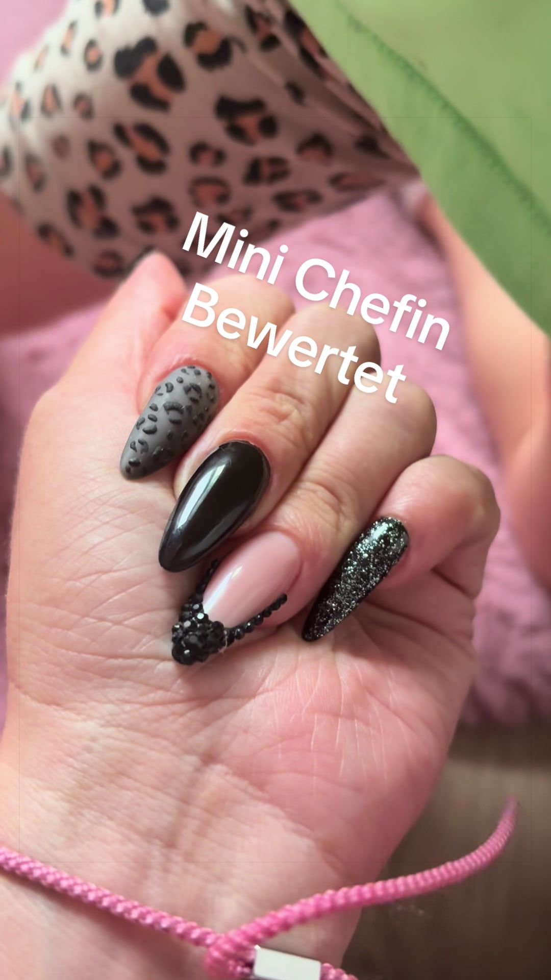 @Nailfreakz by Jen