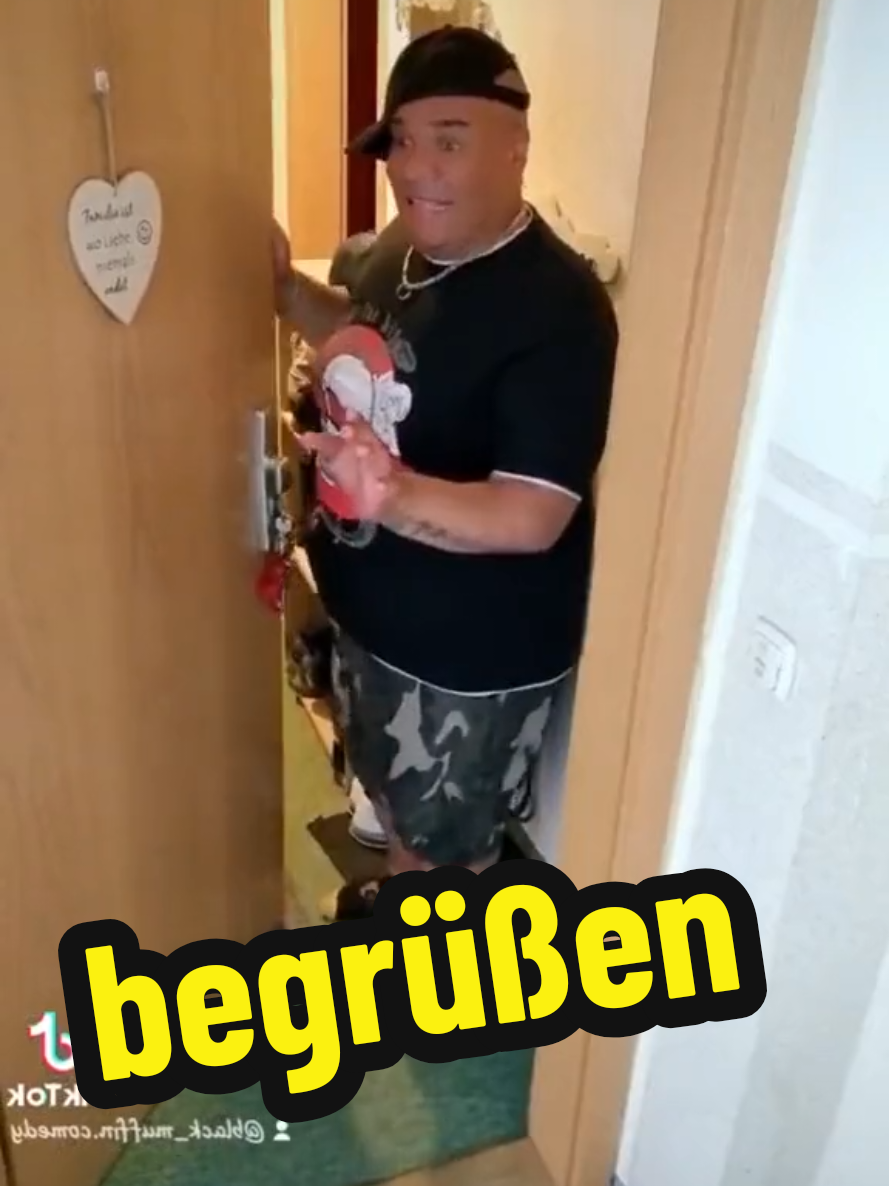 @ƬHΣ.ƁLΔCƘ.ΜƱFFI∏84