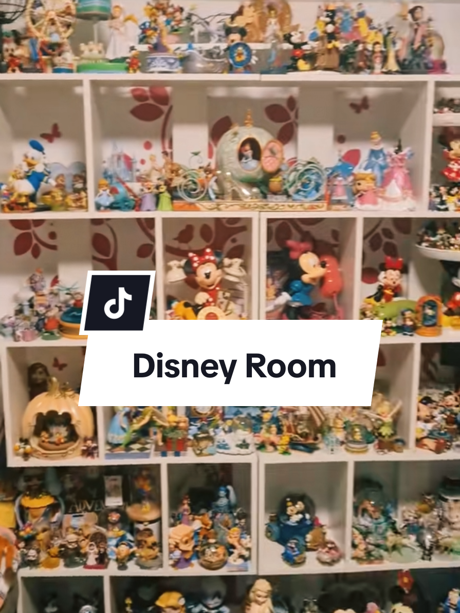 @Christin | Disney Collector