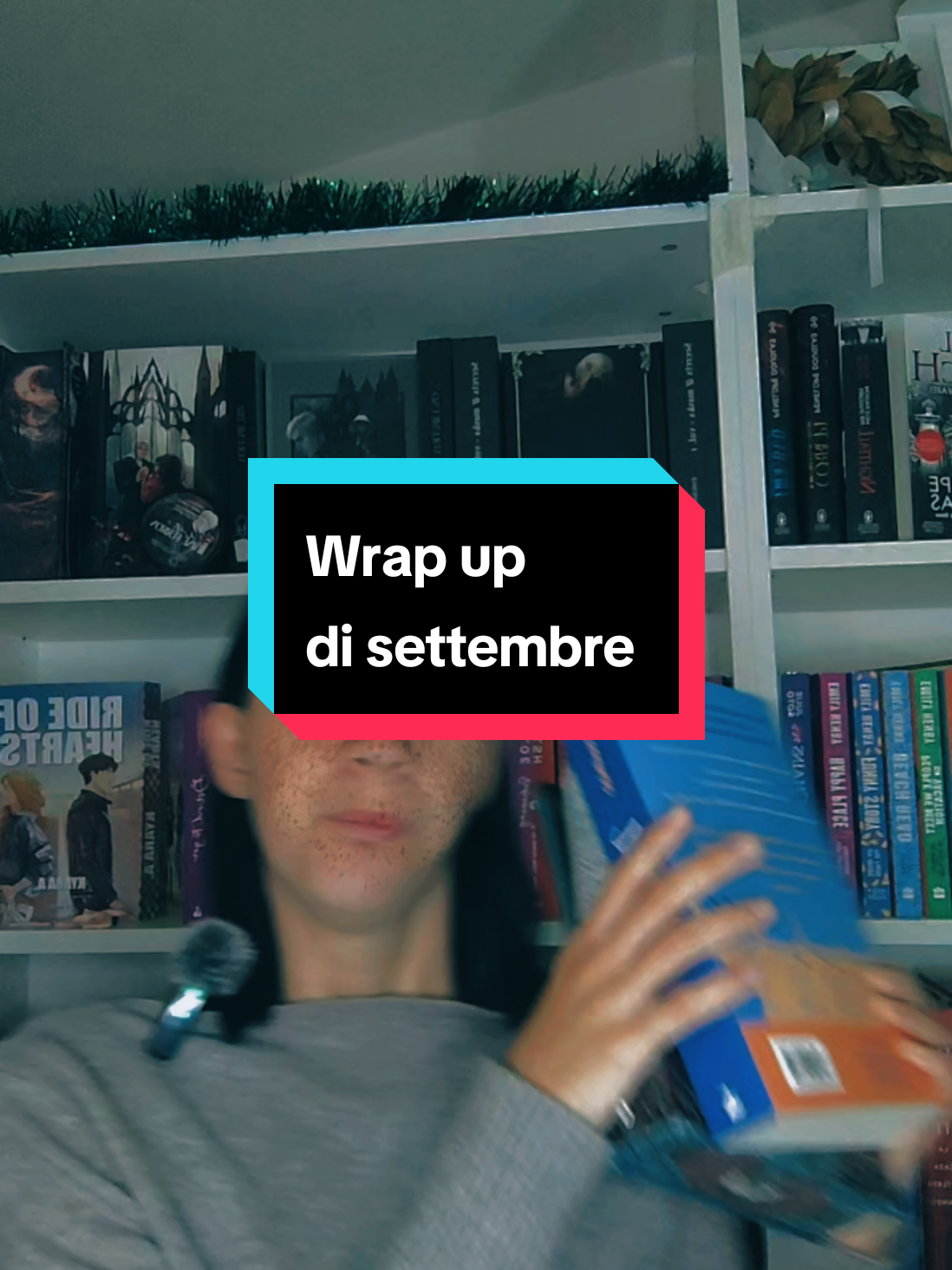 @_lacortedeilibri 🍸🐝
