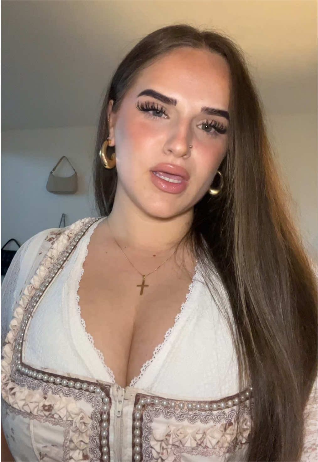 @⃟