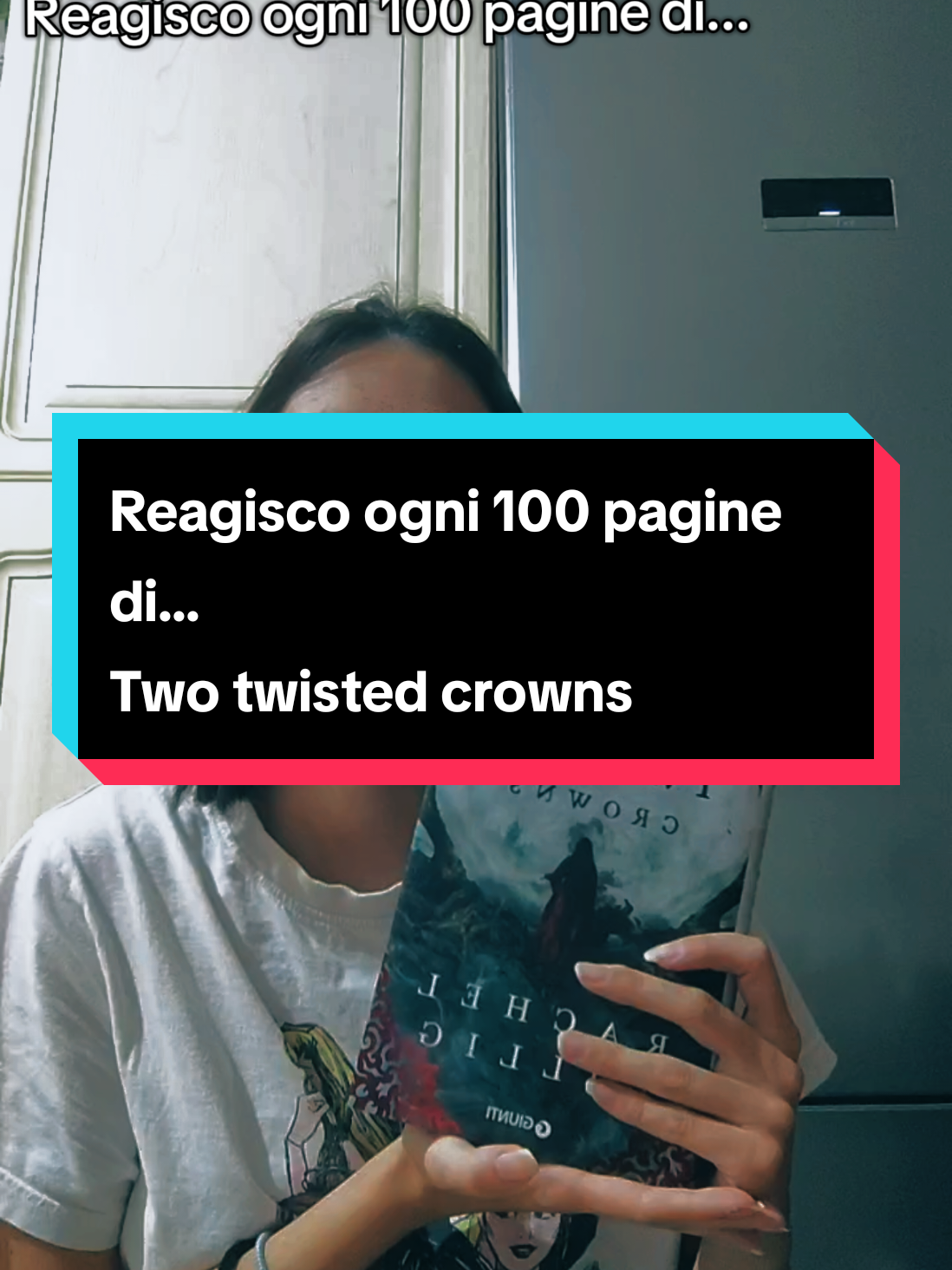@_lacortedeilibri 🍸🐝