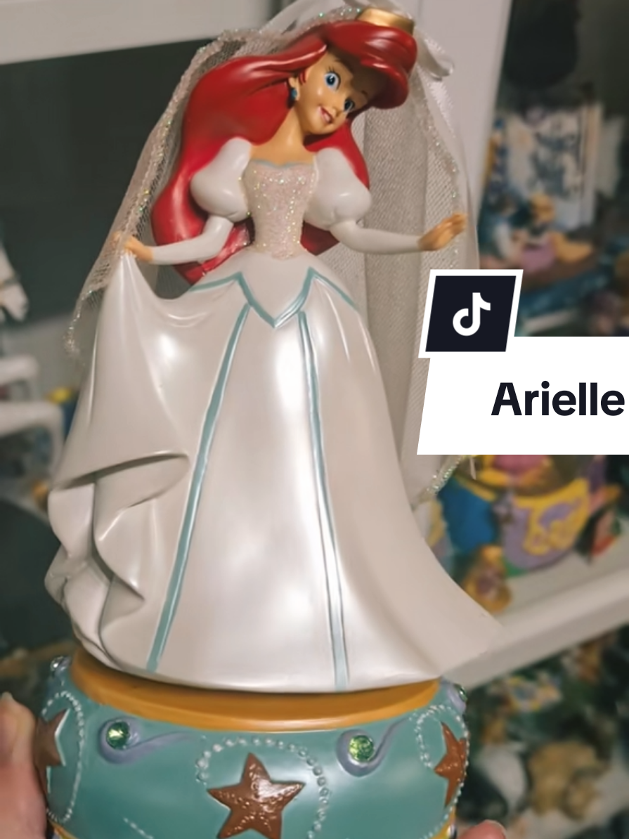 @Christin | Disney Collector