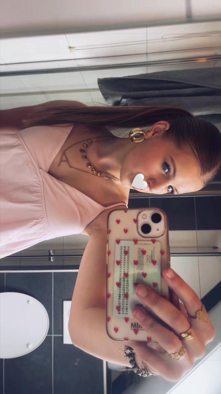 @❥ anouk