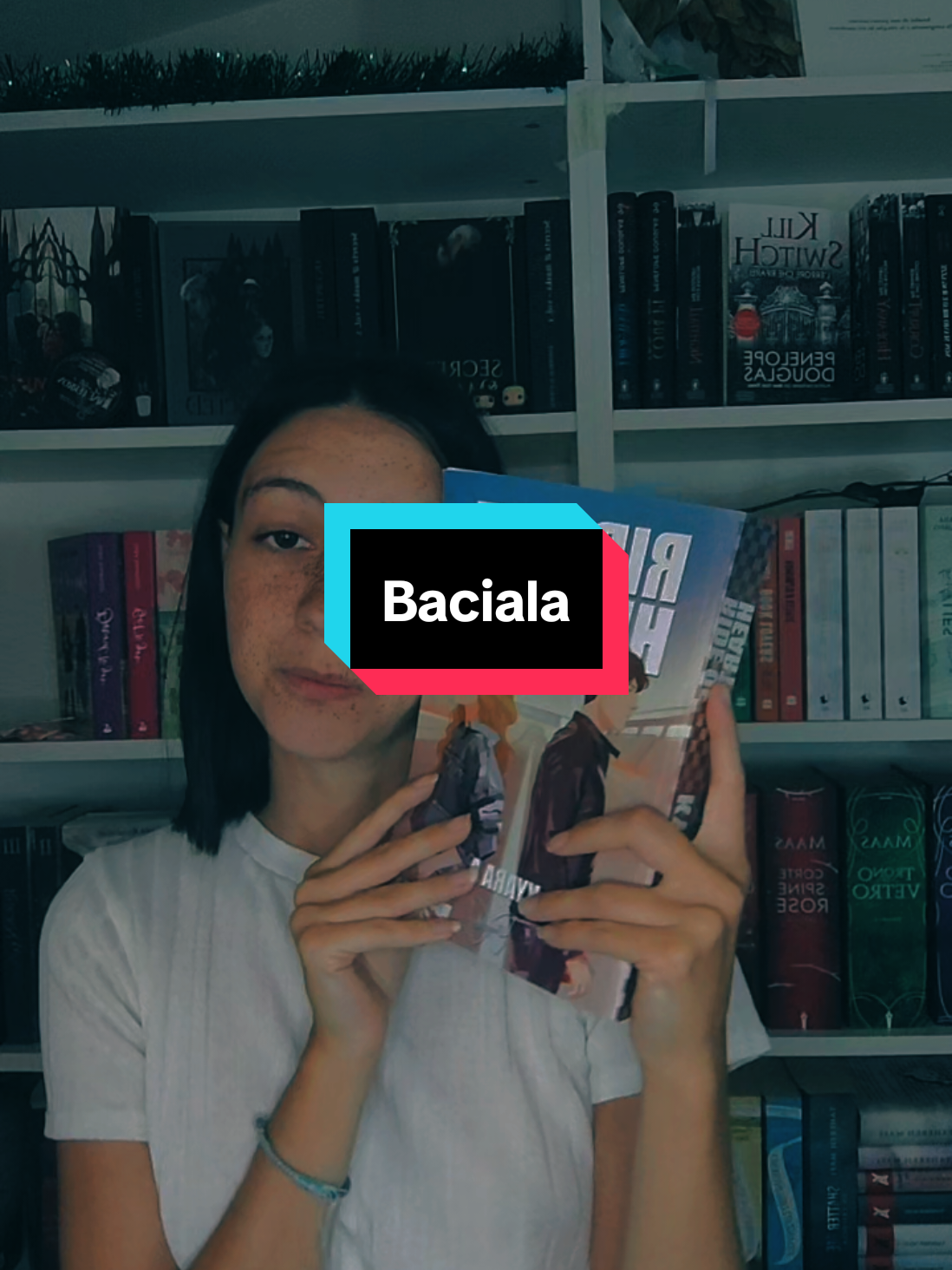 @_lacortedeilibri 🍸🐝