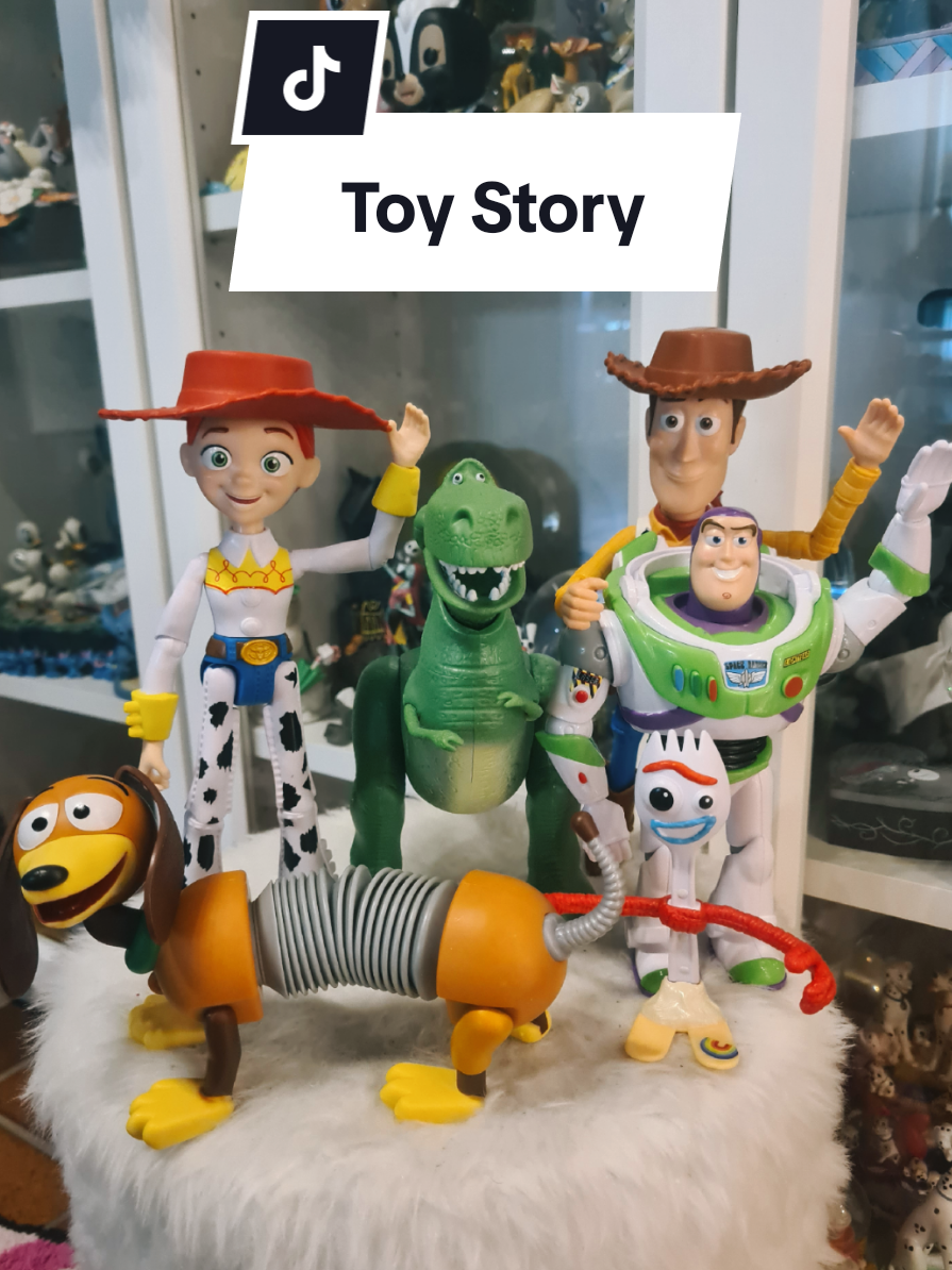 @Christin | Disney Collector