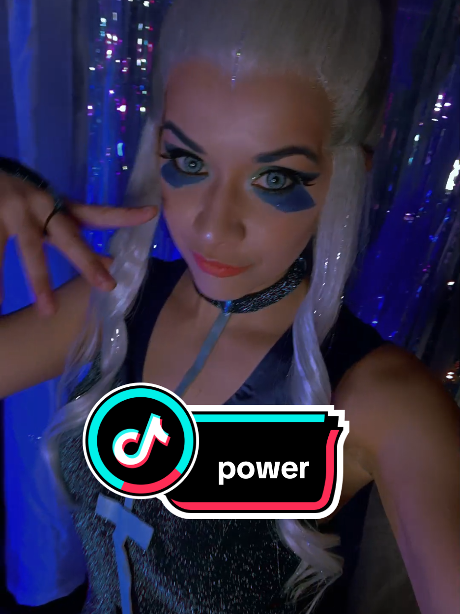 @anayla