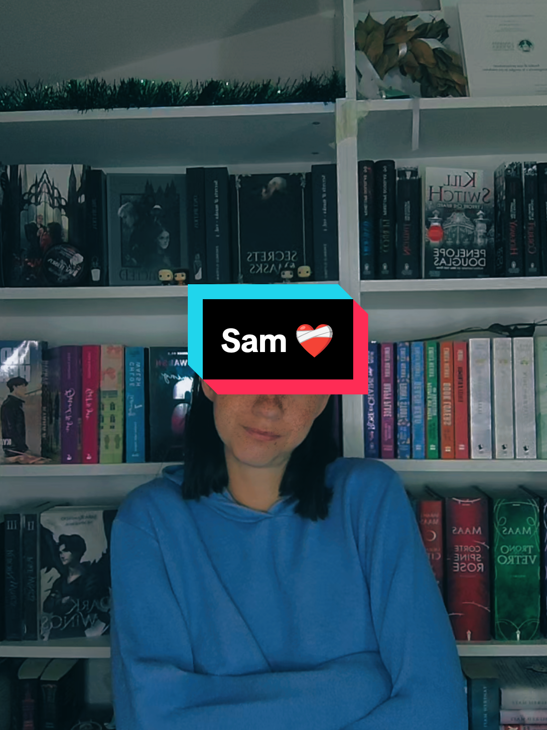 @_lacortedeilibri 🍸🐝