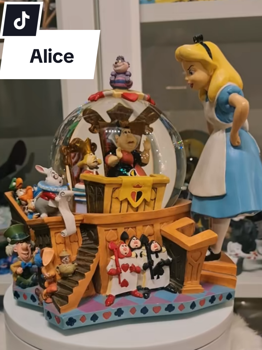 @Christin | Disney Collector