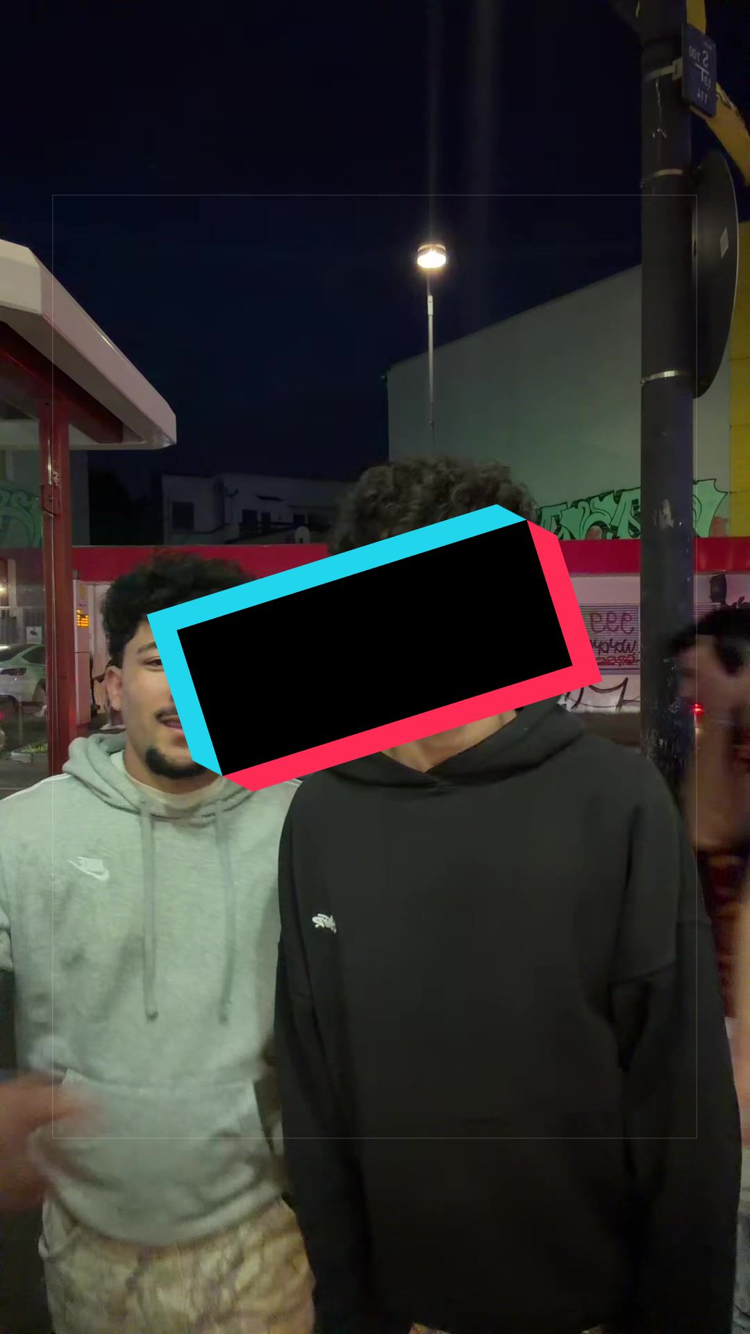 @𝐀𝐋𝐈 👻