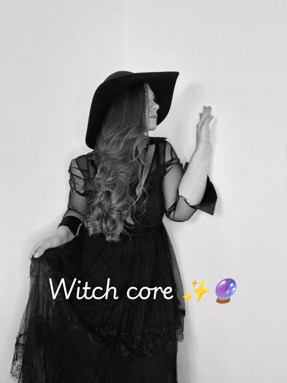 @Luna Obscura 🔮✨🌜👠💄
