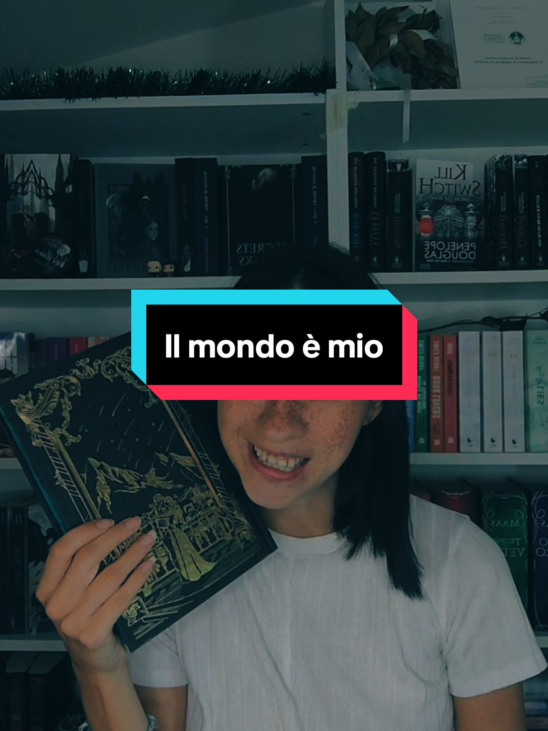 @_lacortedeilibri 🍸🐝