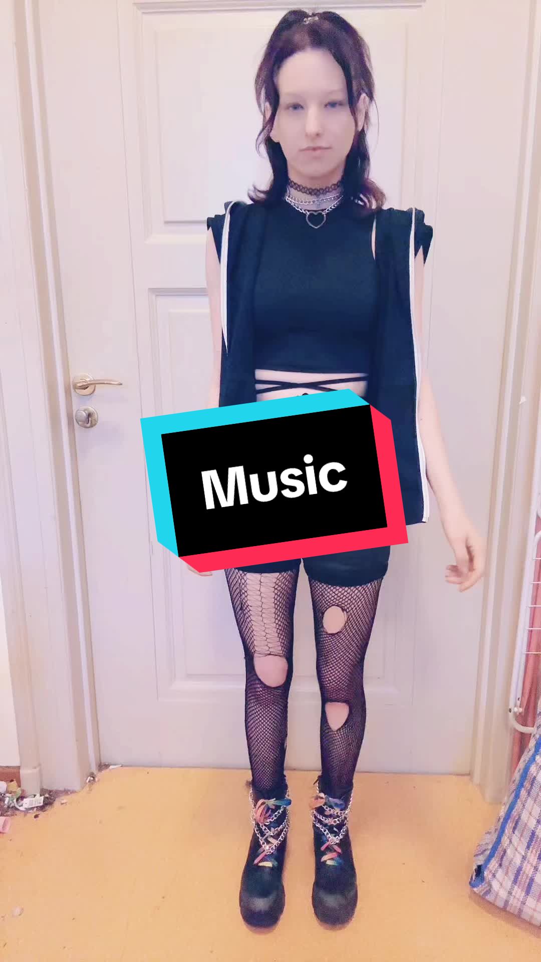 @Elly