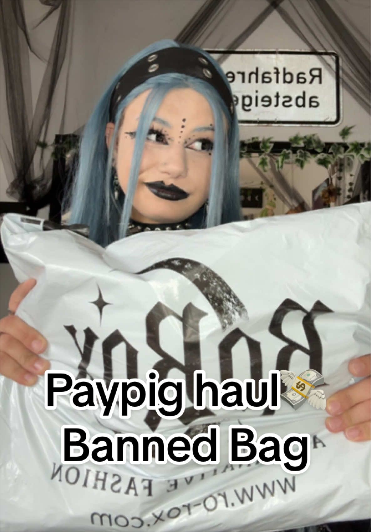 @Elina