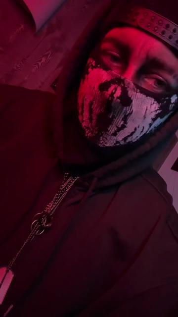 @Bl4cKSm0ke13