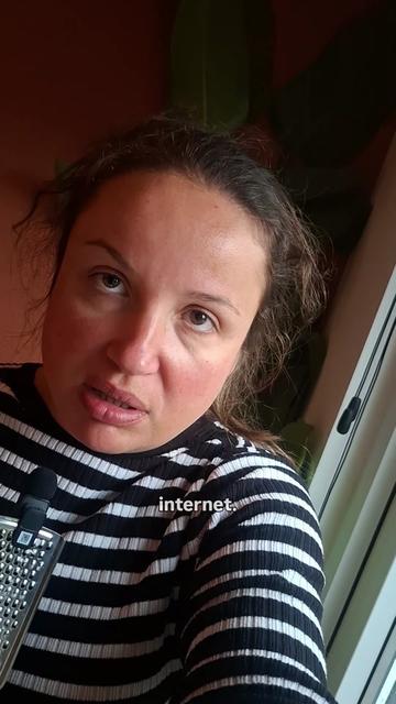 @Elvira Semovic | Comedian
