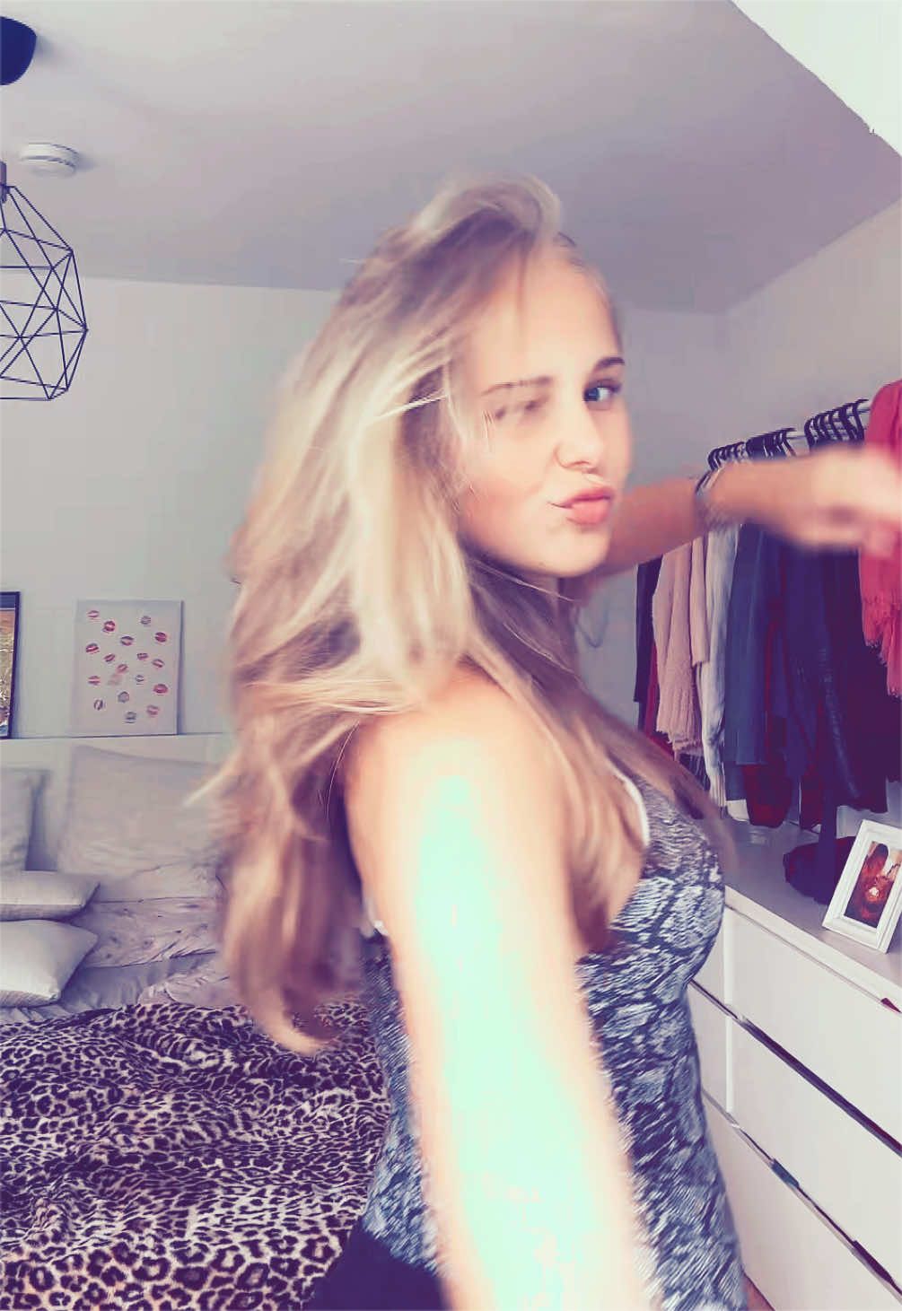@𝓿𝓪𝓵𝓮𝓷𝓽𝓲𝓷𝓪