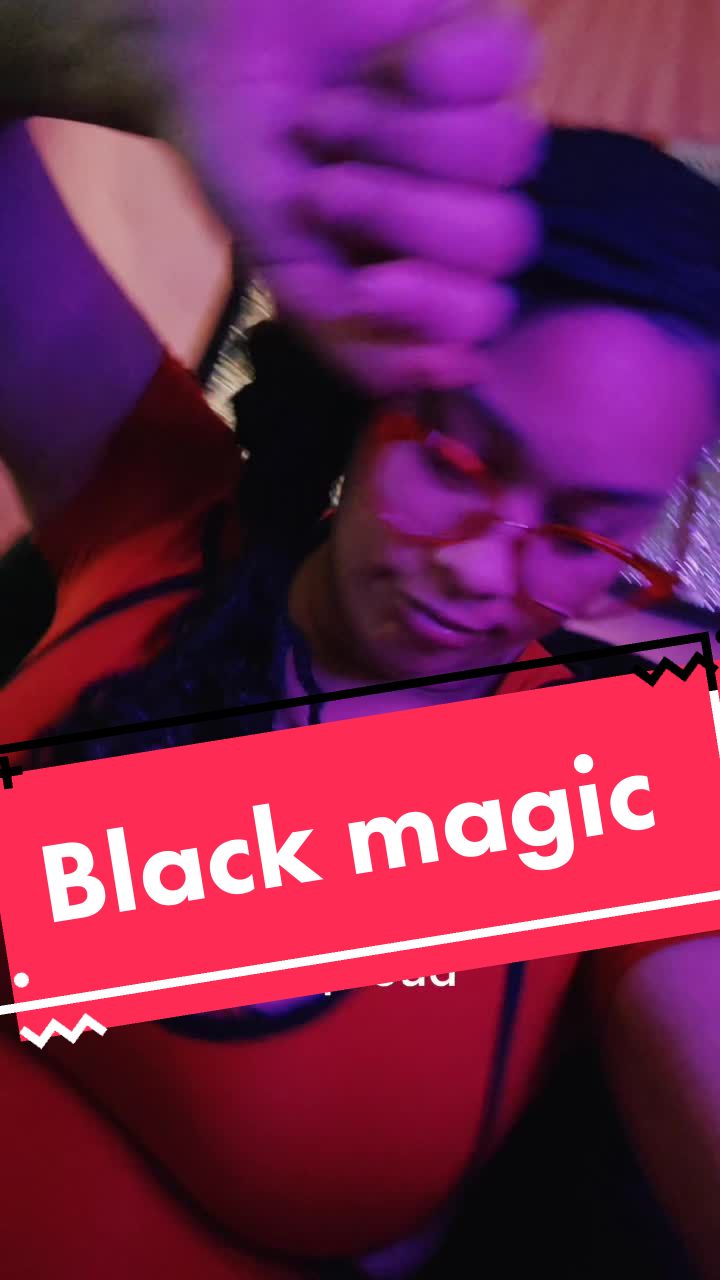 @Yellowcakeee