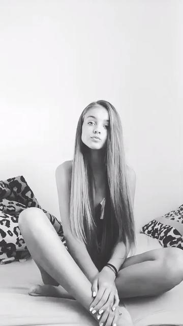 @Anna Zak