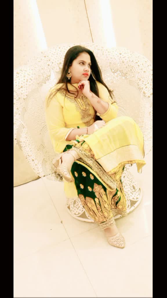 @bindaas girl😎