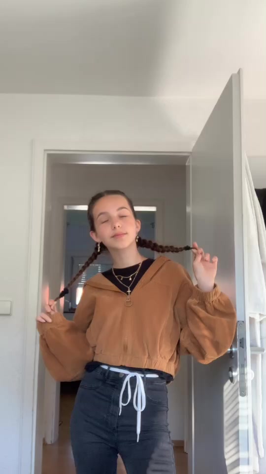 @lizzykeira