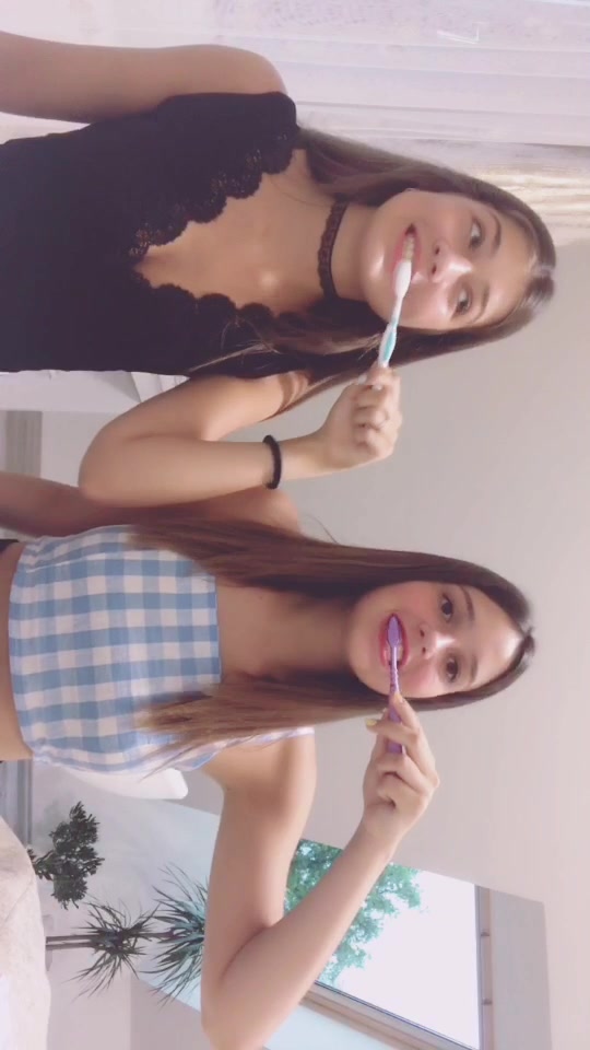 @Viki &eacute;s S&aacute;ri
