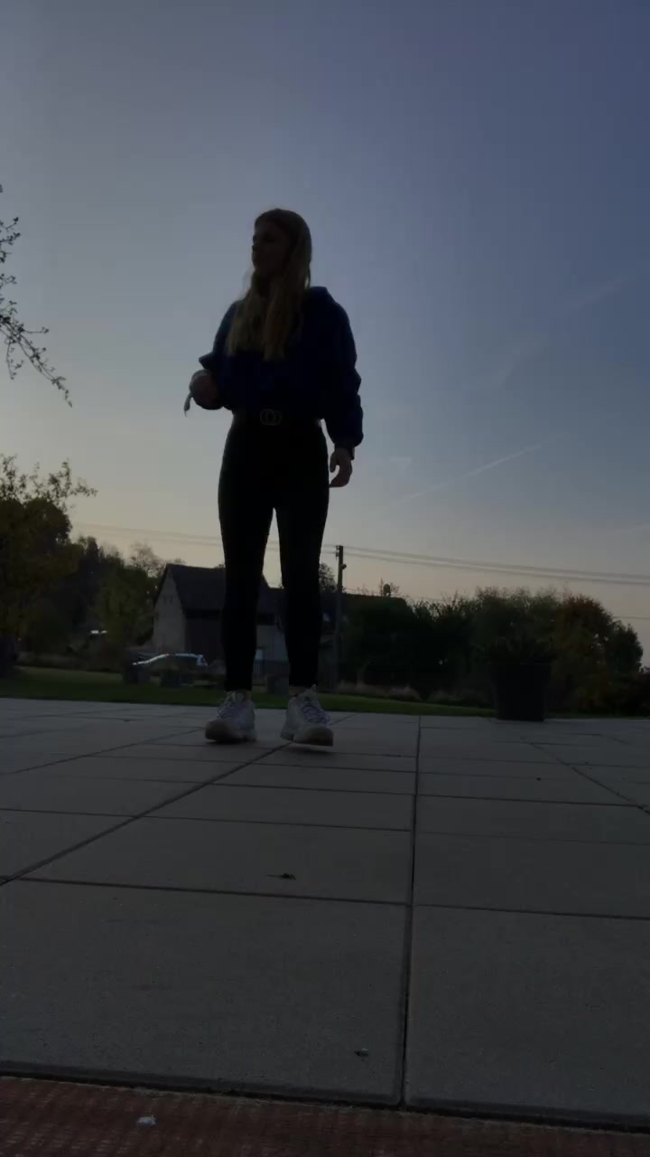 @𝐂𝐨𝐫𝐚 🦋