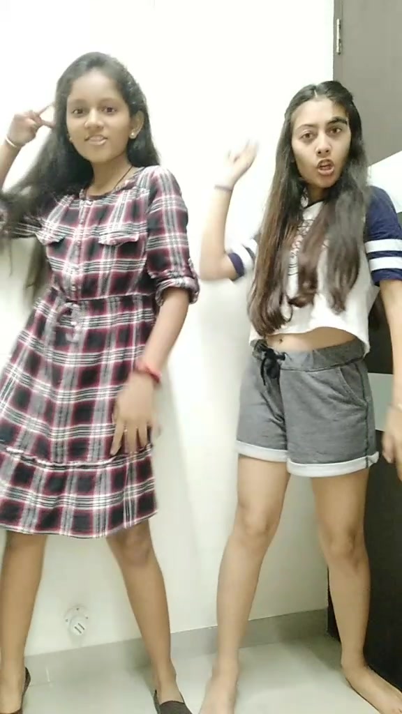 @KAVYAA🖤