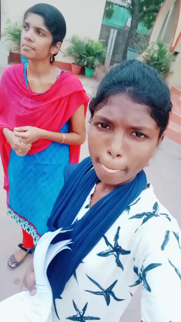 @😍Reena😍Riya😍
