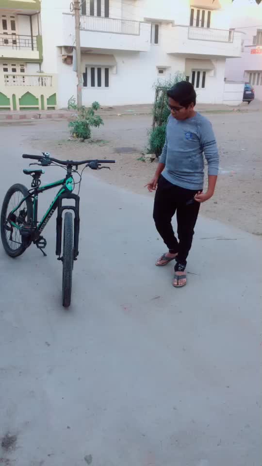 @Divubhazala_5704
