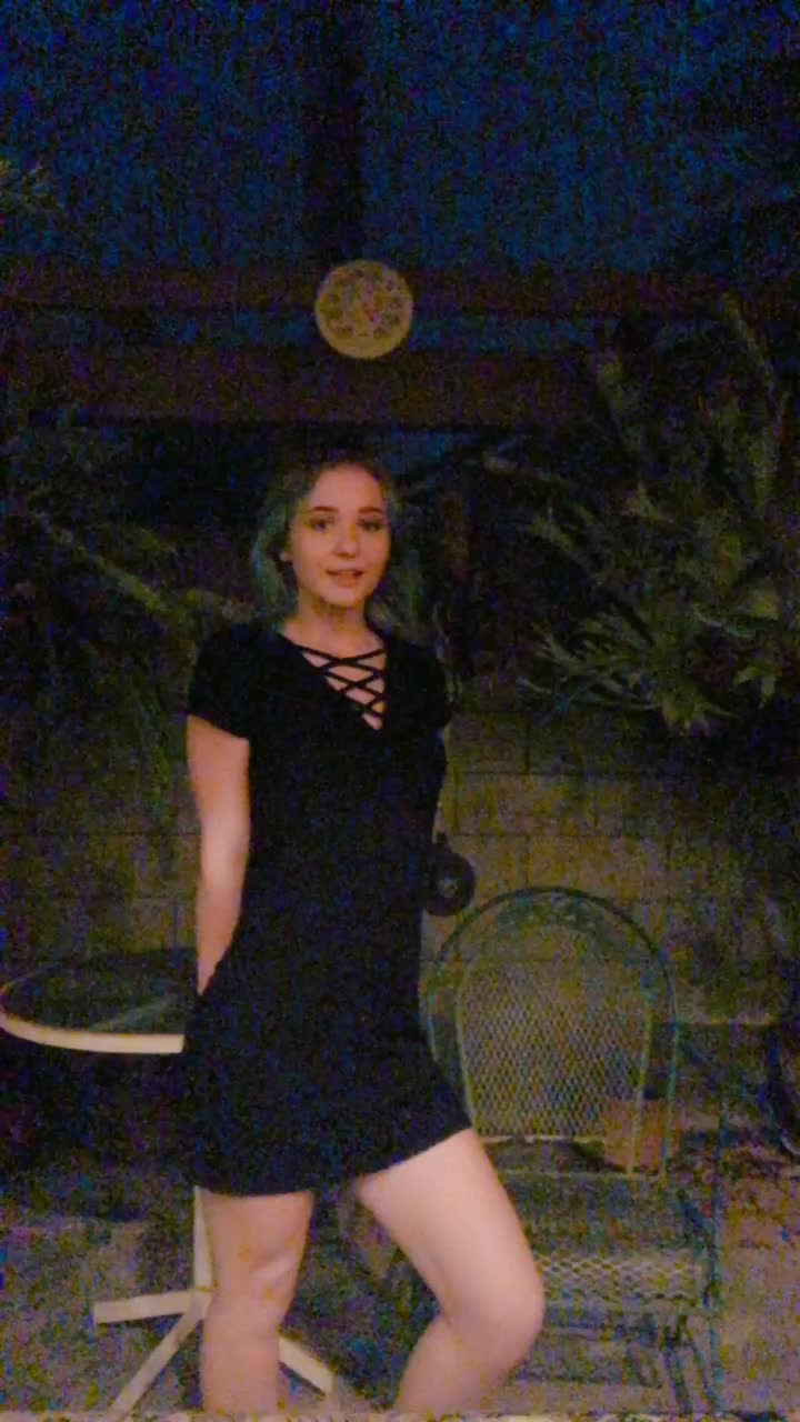 @LizzieG