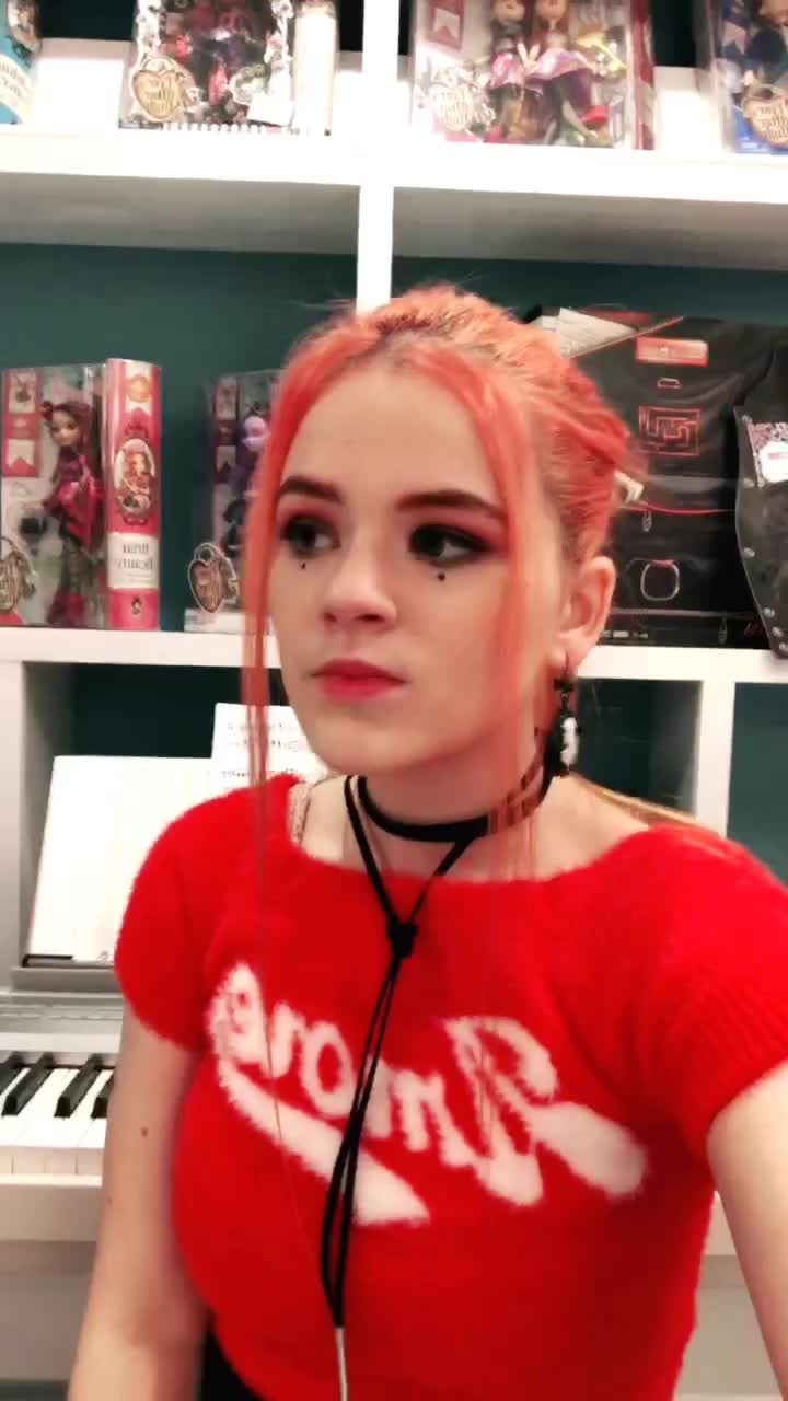 @Emma 🖤