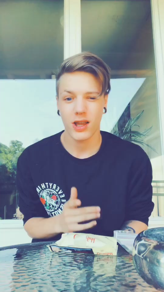 @Mischa✝️